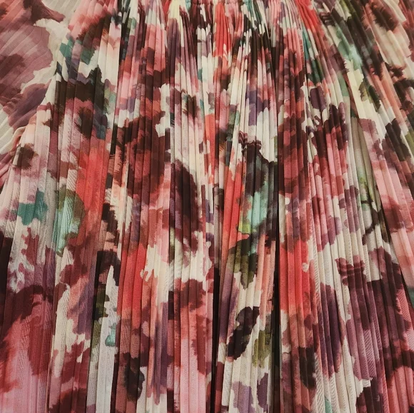 St.John Burgundy Floral Pleated Women's Top Long Sleeve - Multicolor Sz L - Picture 7 of 10